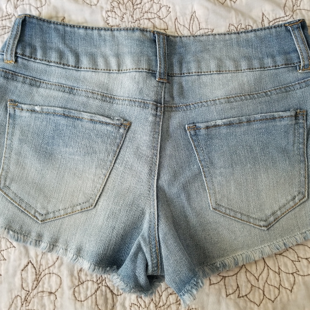 Refuge size 2 shorts - Picture 2 of 3